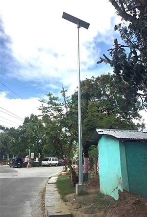 80W Placa 8M poste integrado solar luz de calle en Filipinas
