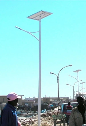 60W Placa 8M poste integrado solar farola en Benin